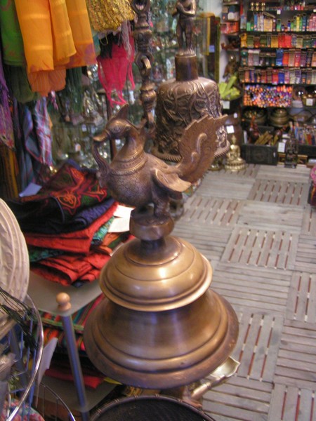 Peacock bronze'bell